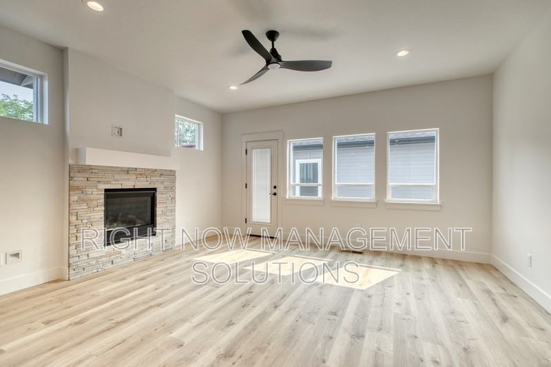 1806 S Manitou Ave - Photo 3 of 18