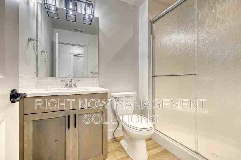 1806 S Manitou Ave - Photo 4 of 18