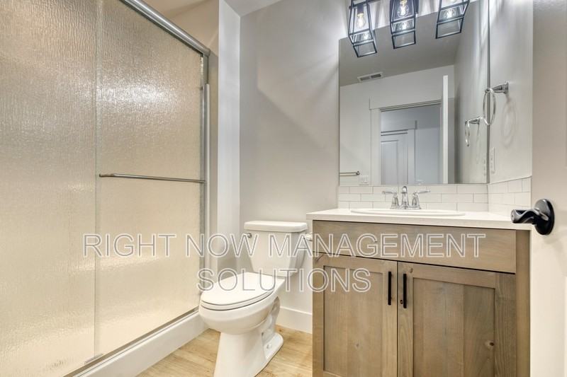 1806 S Manitou Ave - Photo 5 of 18