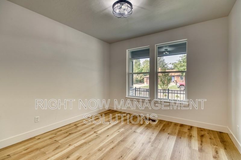 1806 S Manitou Ave - Photo 7 of 18