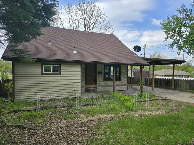 4037 Vine Ave Se - Photo 2 of 26