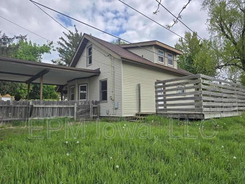 4037 Vine Ave Se - Photo 4 of 26
