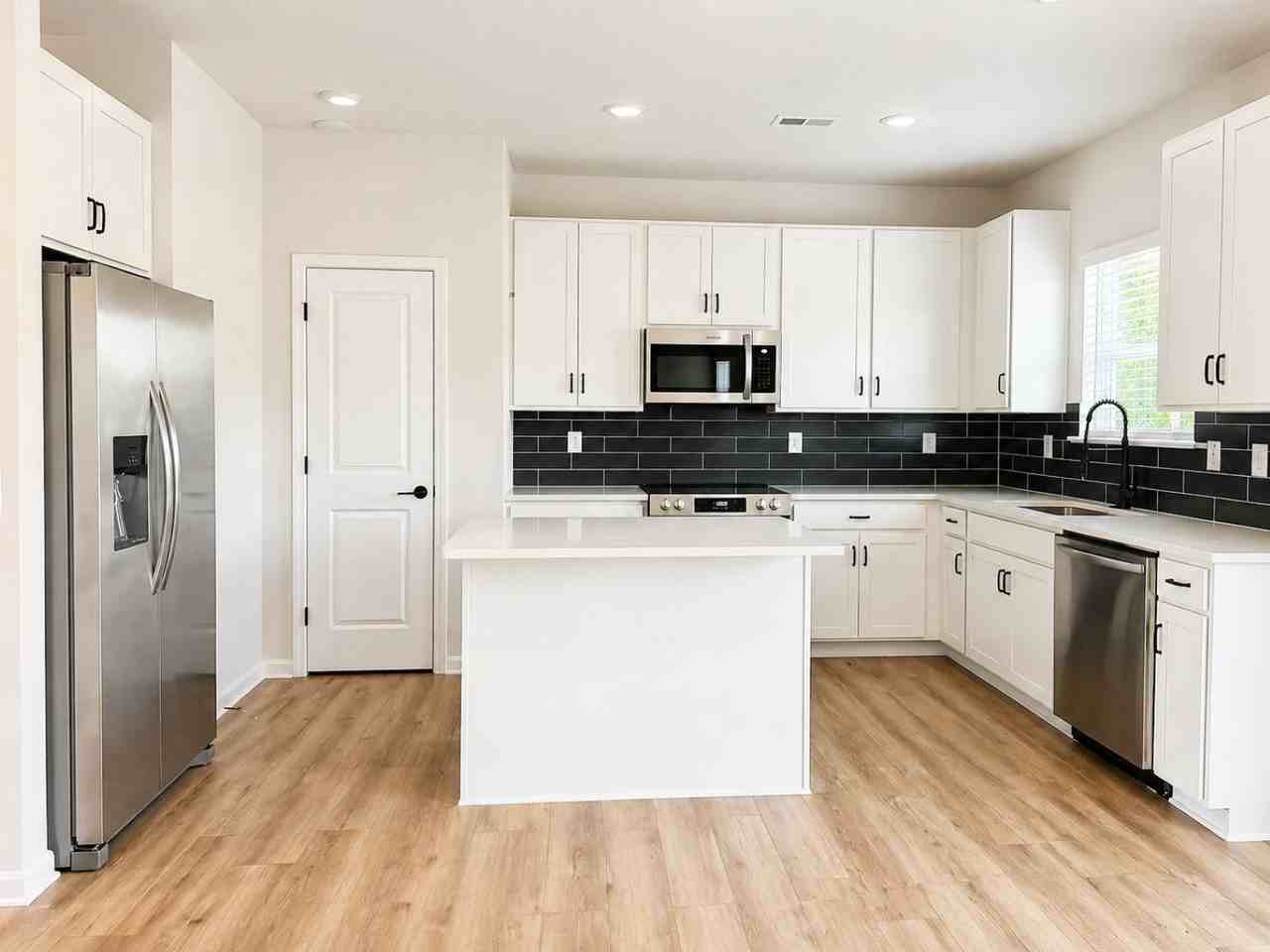 524 Lively Cres #1 - Photo 5 of 23
