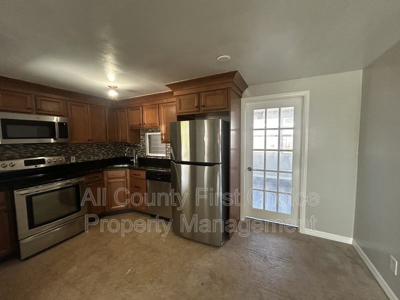11504 103rd St - Photo 2 of 16