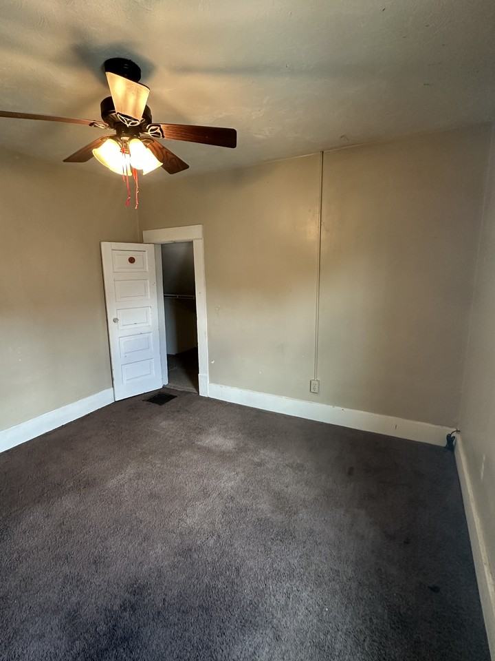 1815 1/2 Fletcher St #2 - Photo 3 of 10