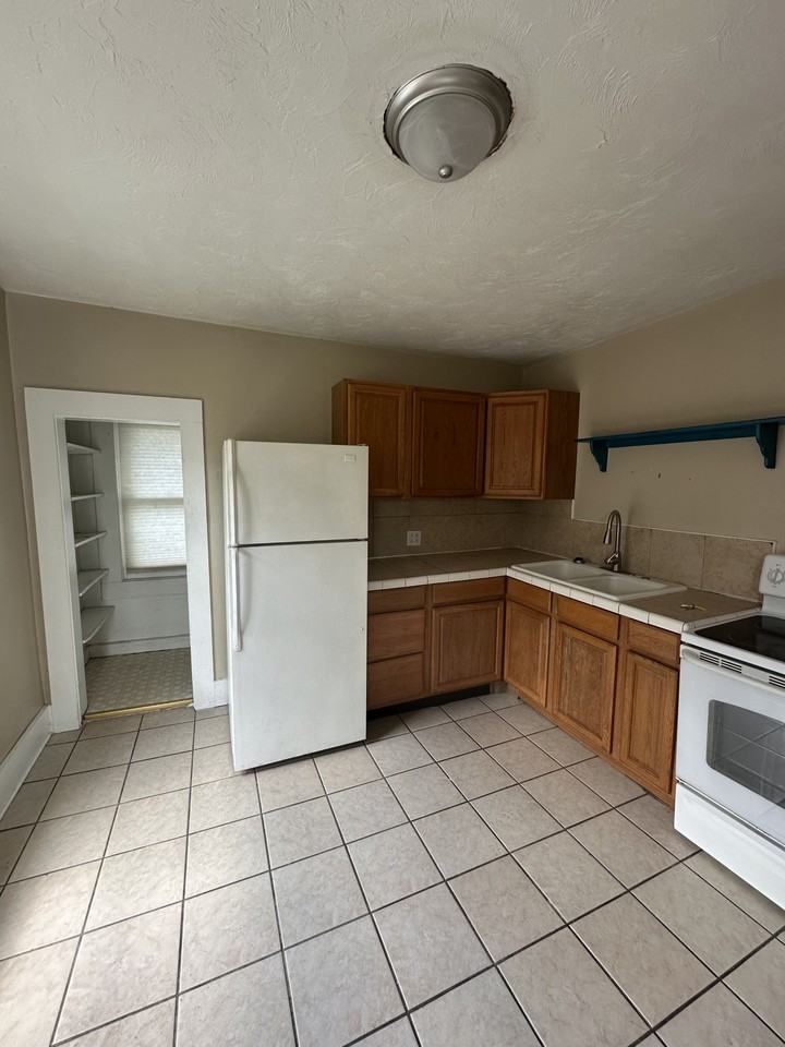 1815 1/2 Fletcher St #2 - Photo 6 of 10
