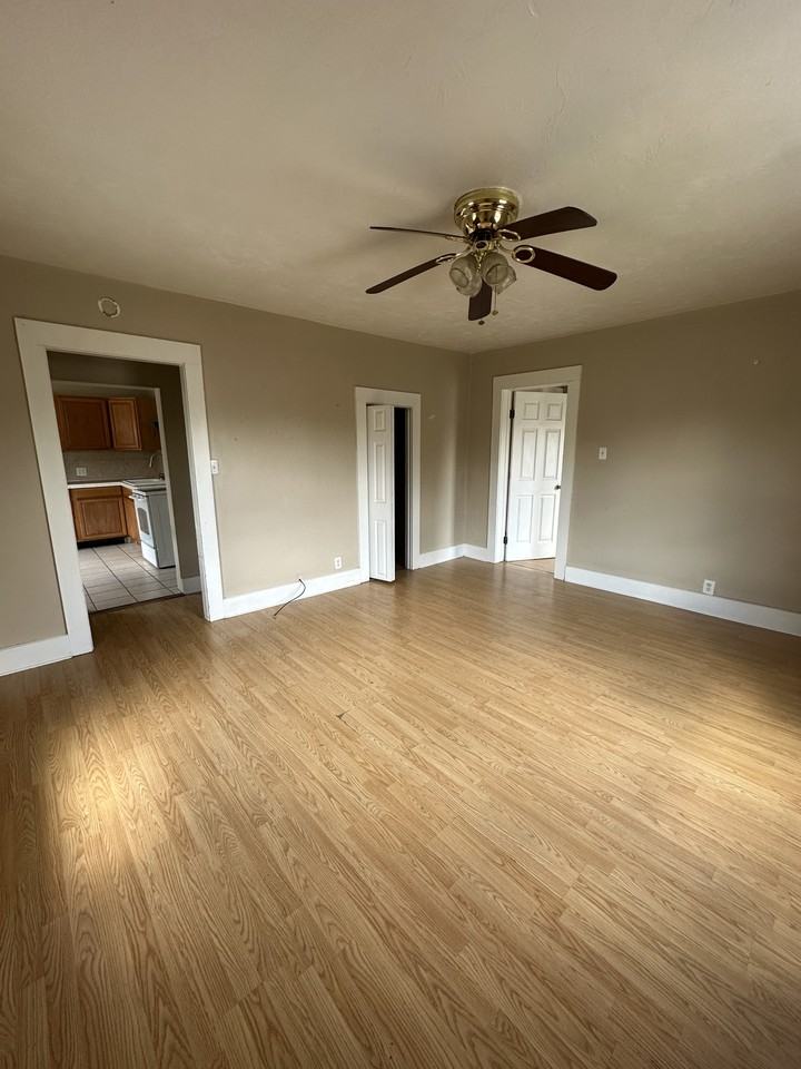 1815 1/2 Fletcher St #2 - Photo 7 of 10