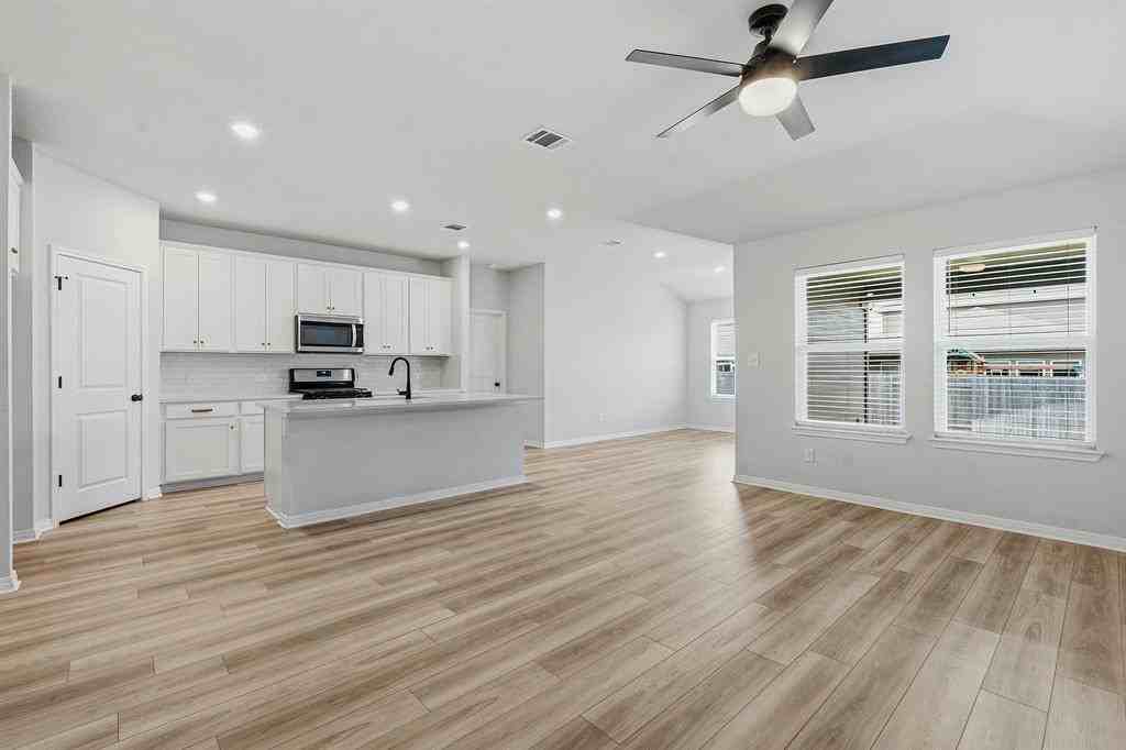 2807 Rustic Hills Dr - Photo 5 of 34
