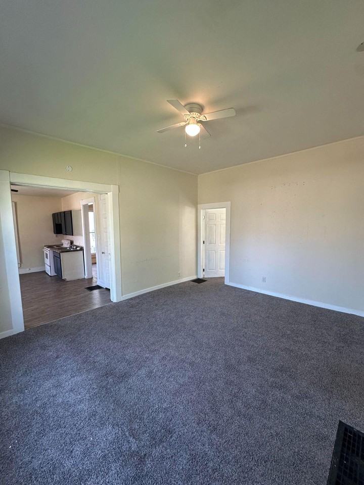 1502 Cedar St #1 - Photo 3 of 17