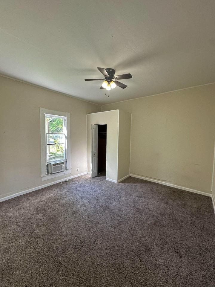 1502 Cedar St #1 - Photo 4 of 17