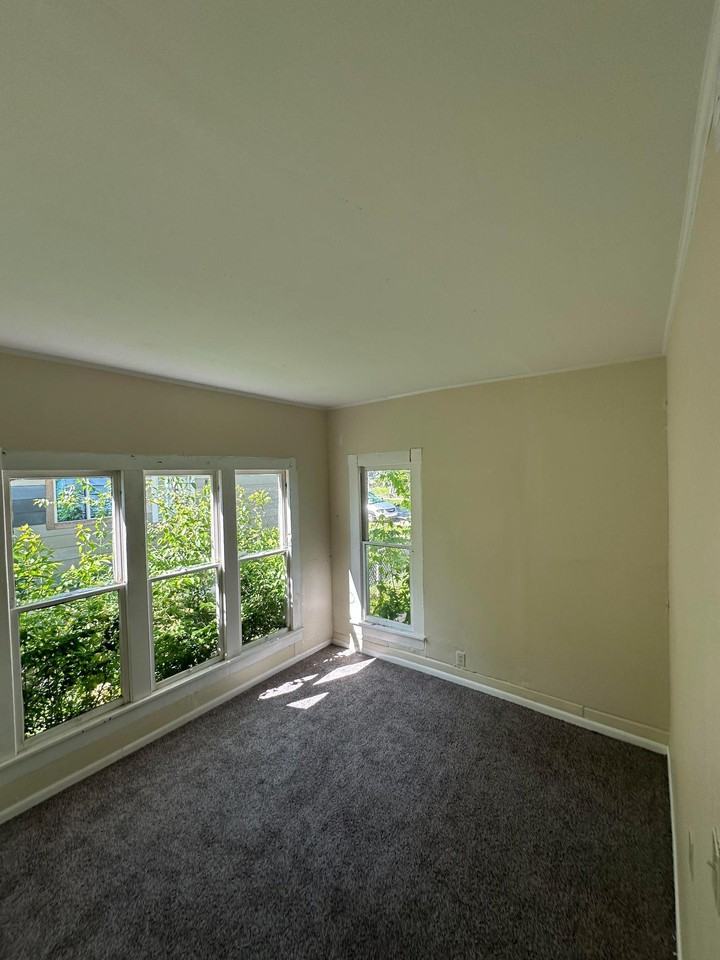 1502 Cedar St #1 - Photo 6 of 17