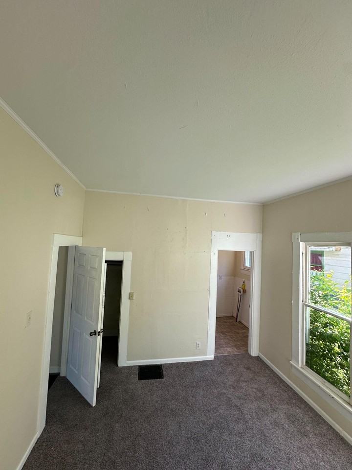 1502 Cedar St #1 - Photo 7 of 17