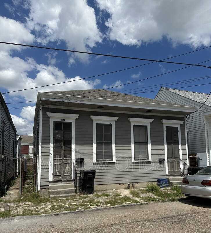 2427 Rousseau St