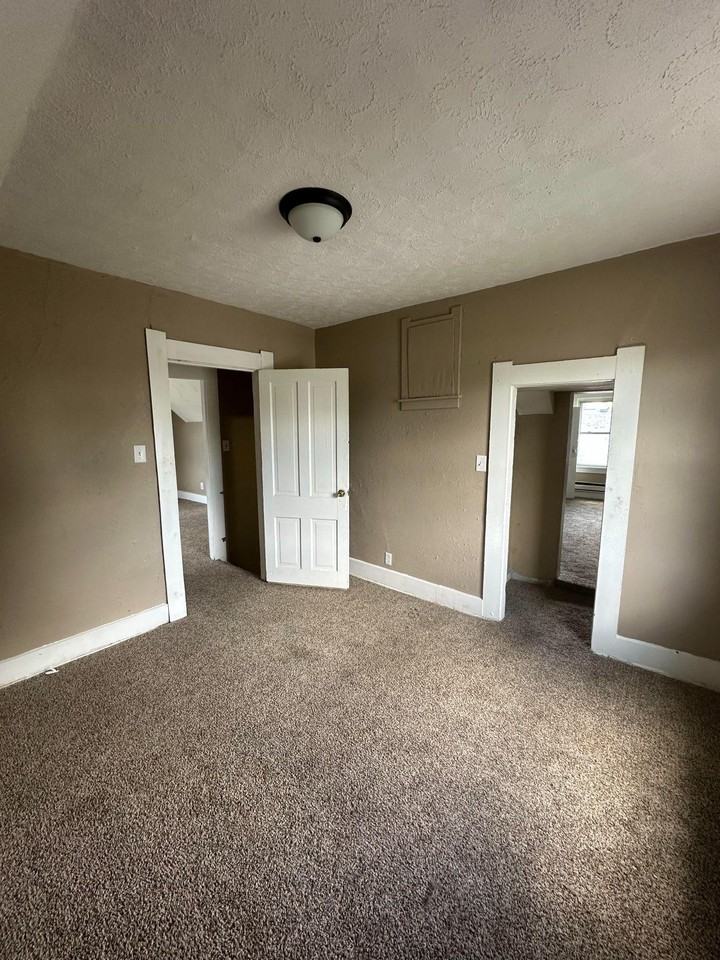1913 Broadway St #2UPSTAIRS - Photo 2 of 10
