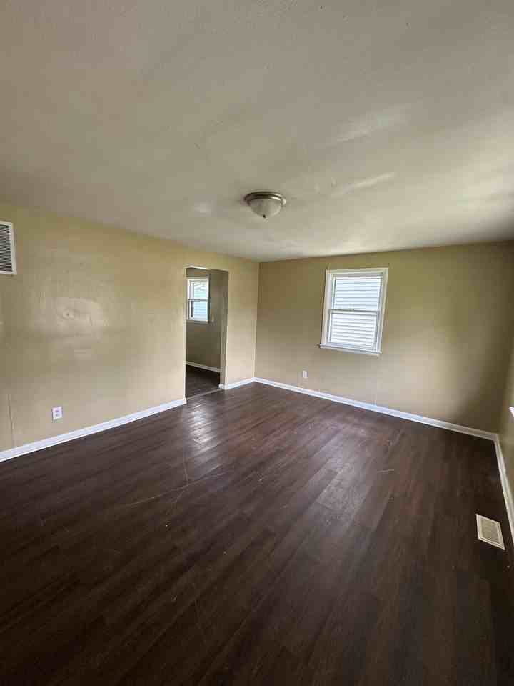 1807 W 27th St #1 - Photo 2 of 10