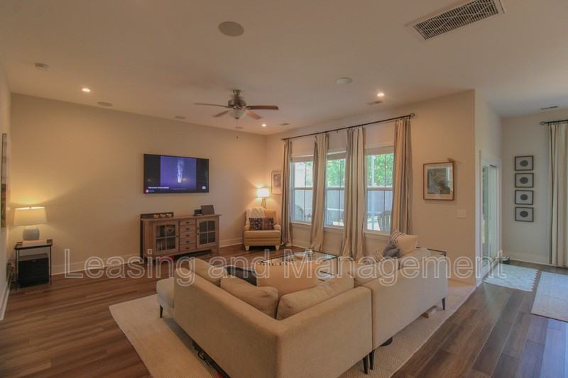 2352 Lantern St - Photo 6 of 33