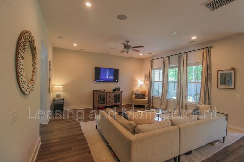 2352 Lantern St - Photo 7 of 33