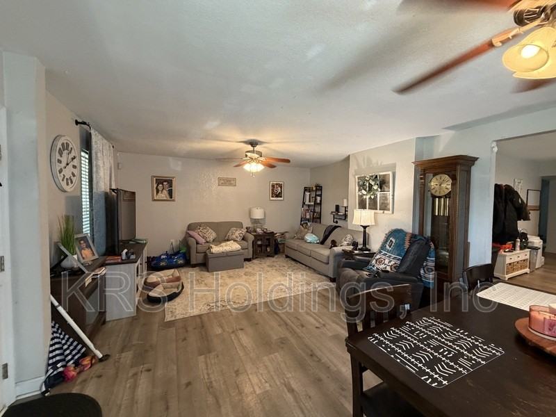 1124 Myrtle St - Photo 2 of 16
