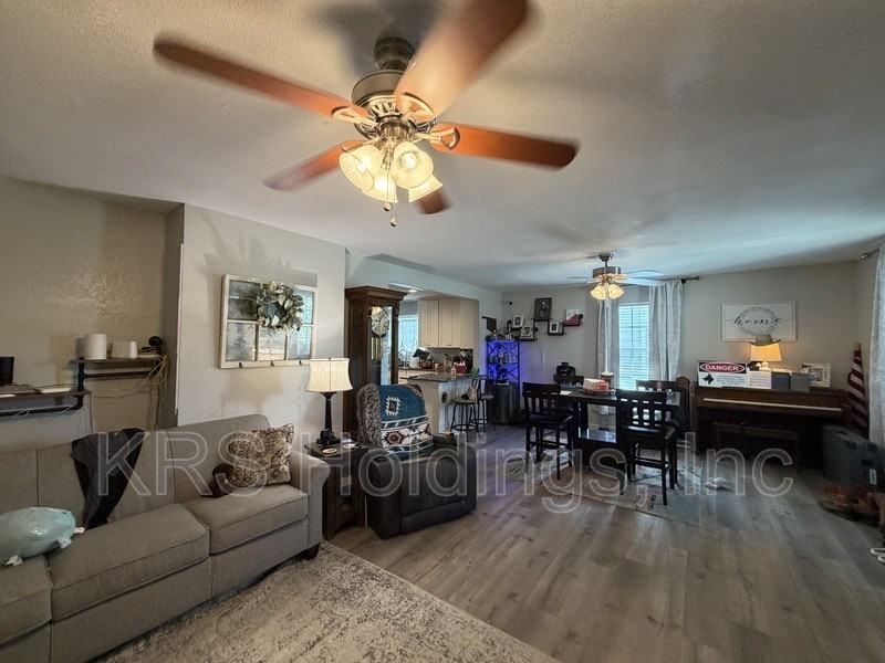 1124 Myrtle St - Photo 3 of 16