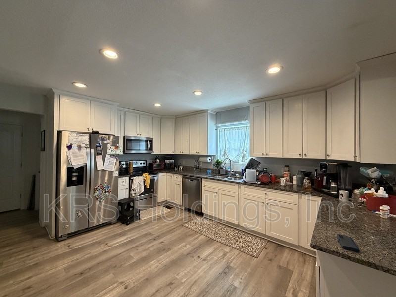 1124 Myrtle St - Photo 4 of 16