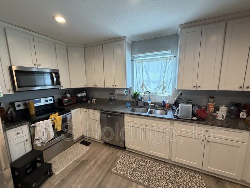 1124 Myrtle St - Photo 5 of 16