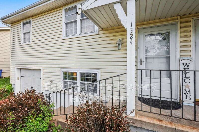 1324 E 152nd Ter - Photo 4 of 27