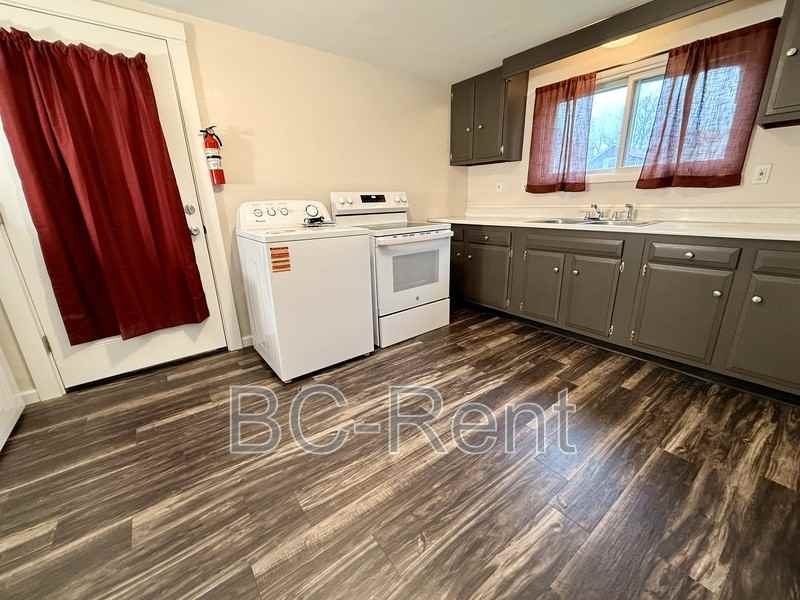 526 Adams St #2 - Photo 4 of 16