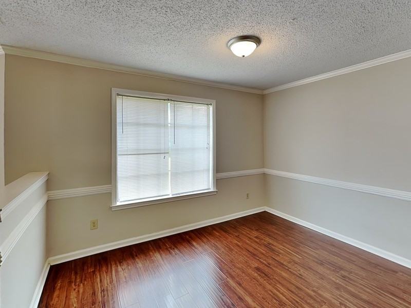 5863 Pipers Green Ln - Photo 4 of 17