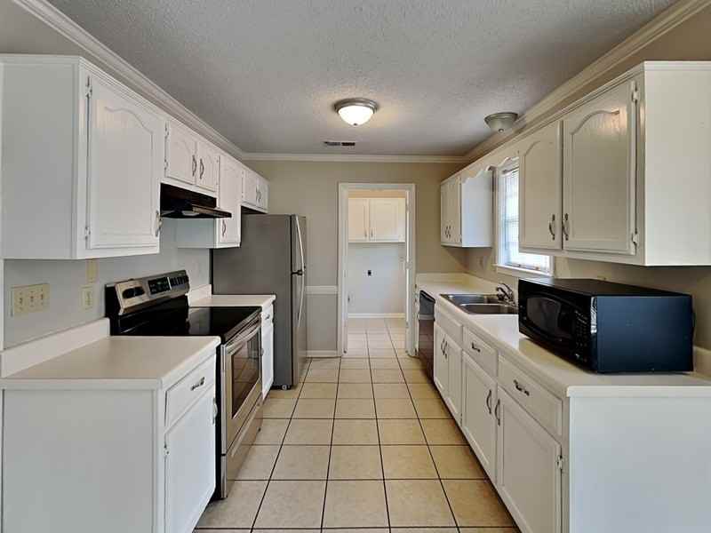 5863 Pipers Green Ln - Photo 6 of 17