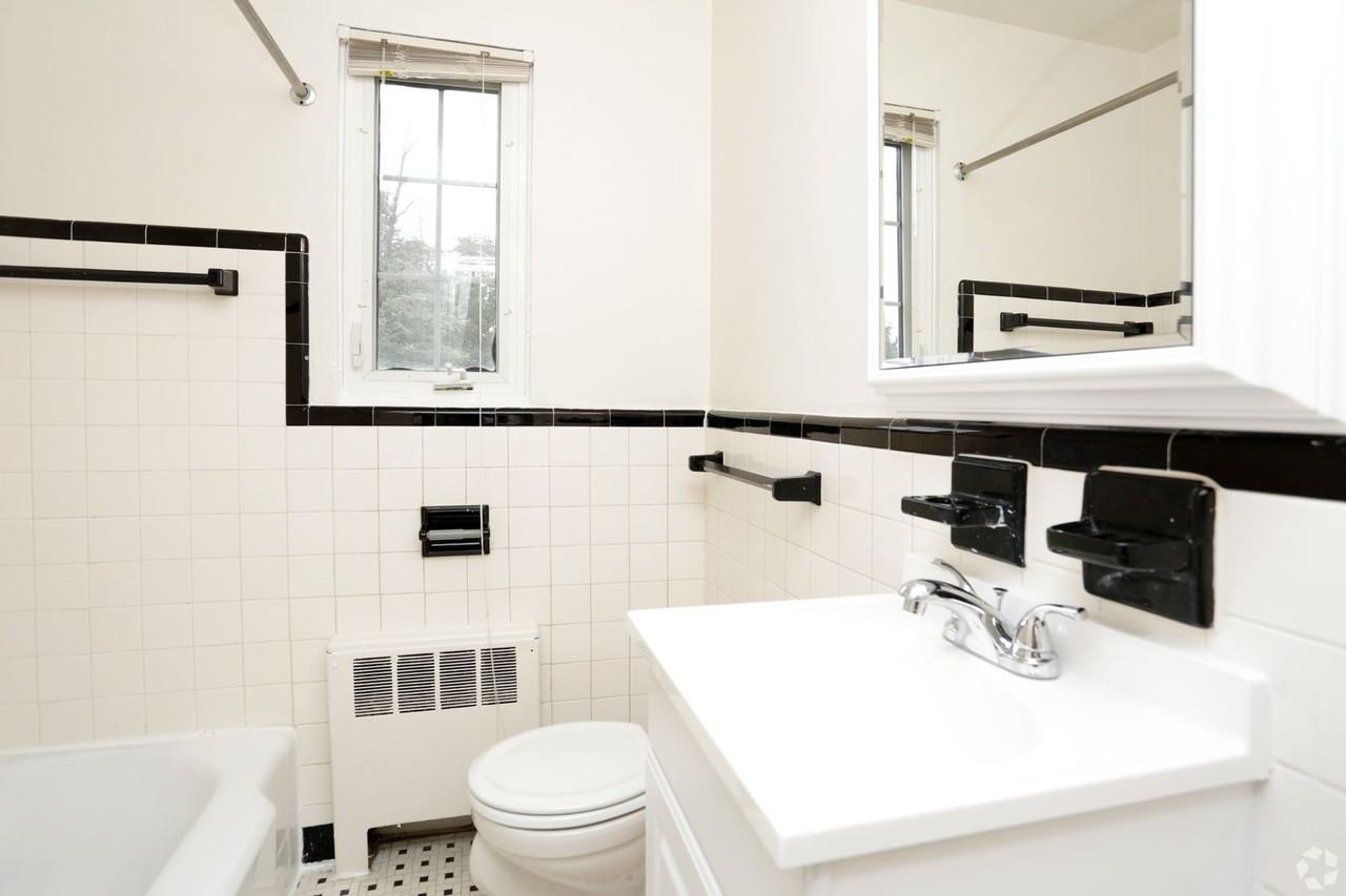 Franklin Court Apartments - Photo 6 of 13