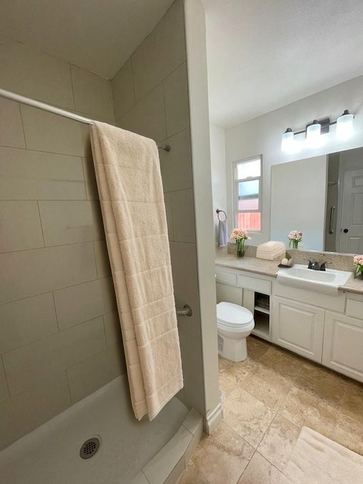 1600 West Broadway #17A - Photo 4 of 15