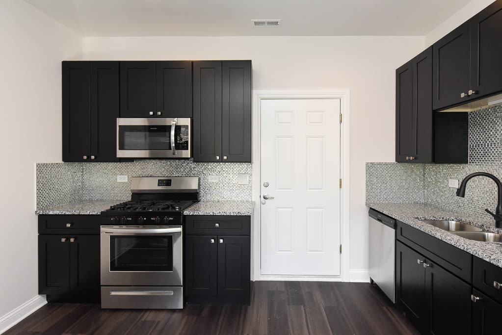 4401 N Keeler Ave #2E - Photo 2 of 21