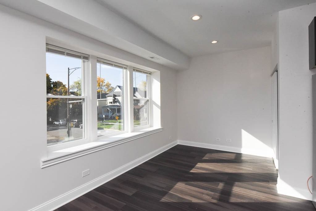 4401 N Keeler Ave #2E - Photo 6 of 21