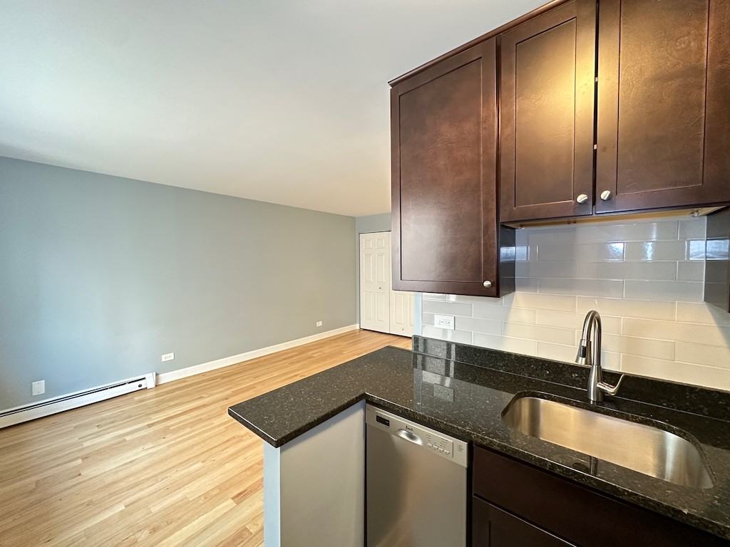 663 W Grace St #413 - Photo 5 of 21