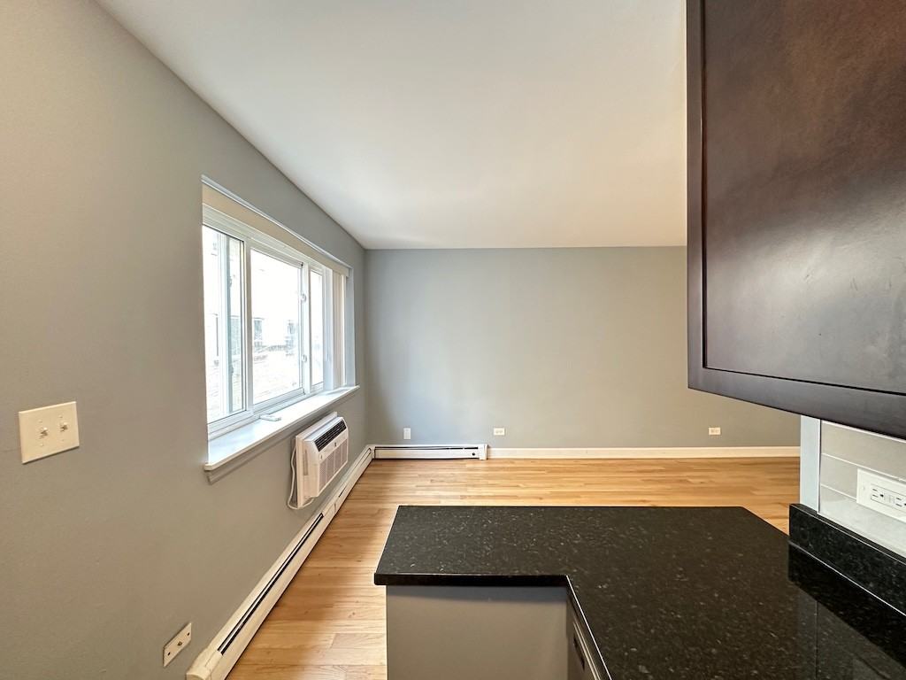 663 W Grace St #413 - Photo 6 of 21