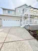 featured image of 5621 Ne 64th St