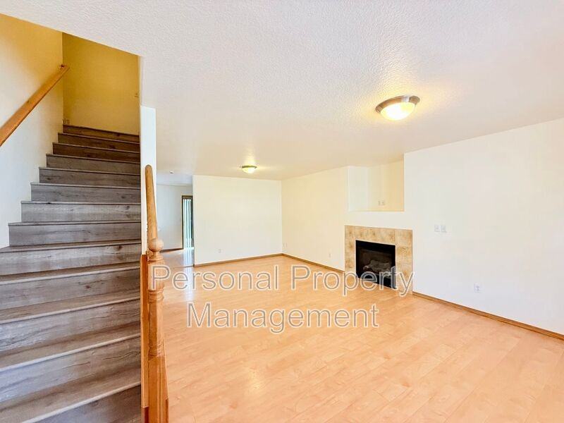 5621 Ne 64th St - Photo 2 of 36