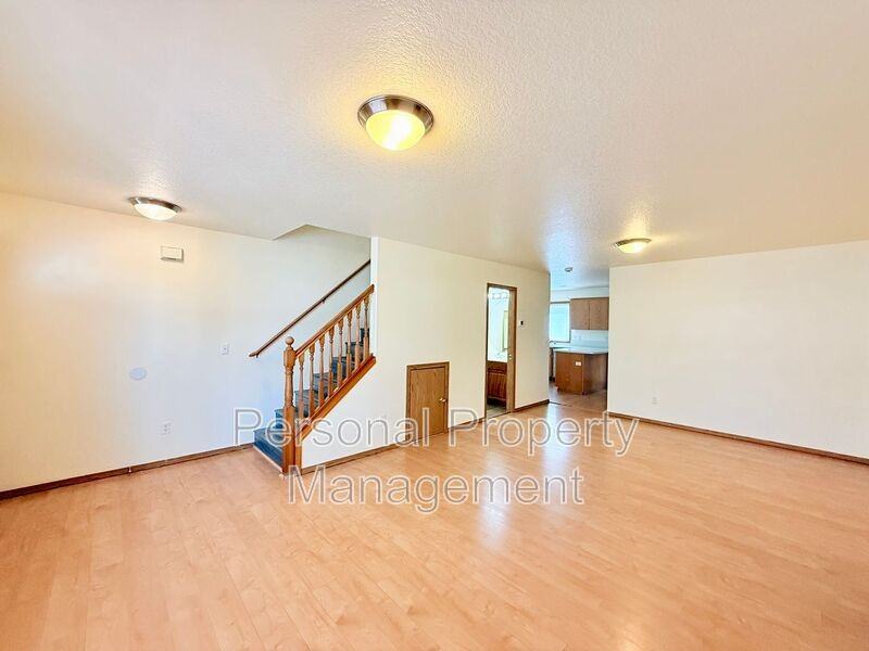 5621 Ne 64th St - Photo 4 of 36