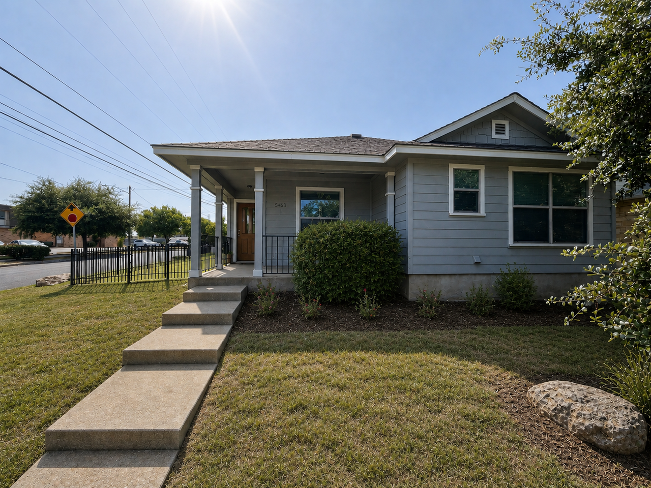 5413A Roosevelt Ave