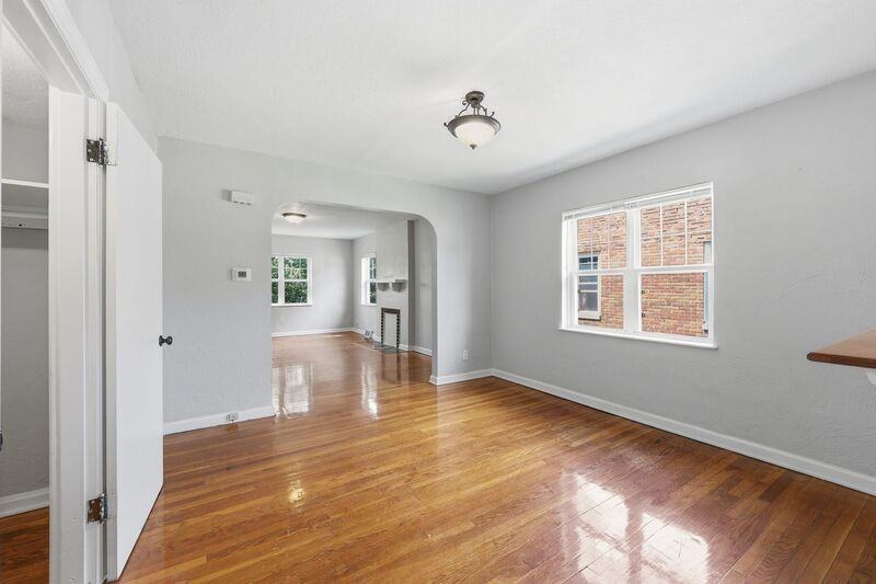 1048 Berkeley Rd #D - Photo 4 of 12