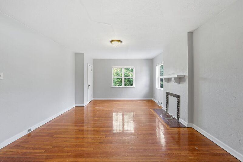 1048 Berkeley Rd #D - Photo 2 of 12