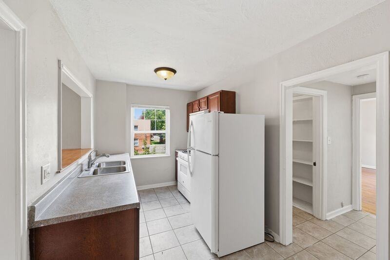 1048 Berkeley Rd #D - Photo 7 of 12