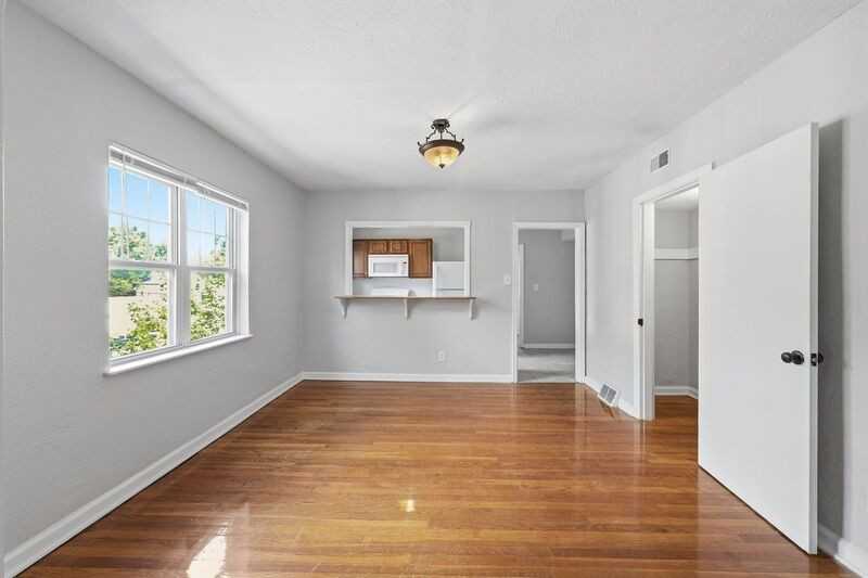 1048 Berkeley Rd #D - Photo 5 of 12