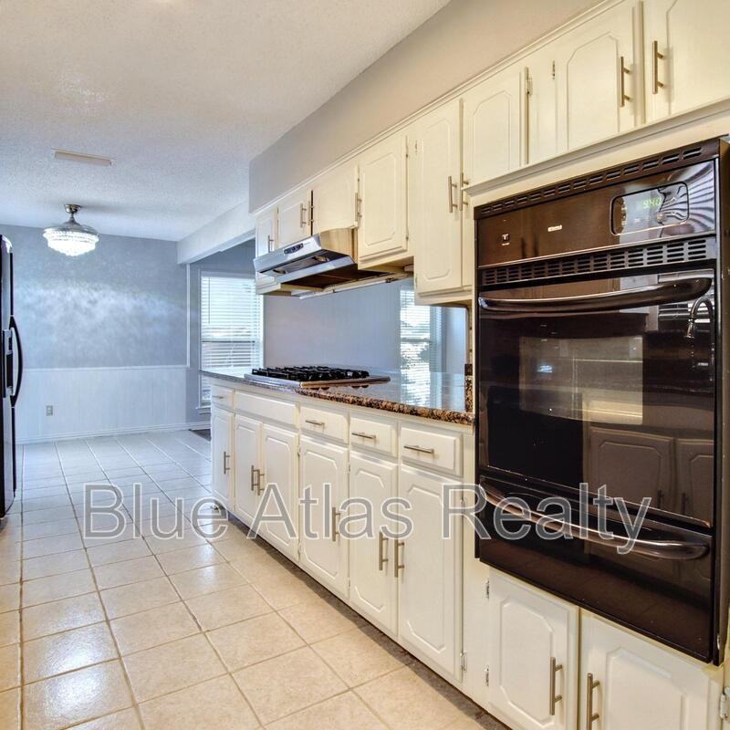 2935 Potomac Ave - Photo 7 of 18