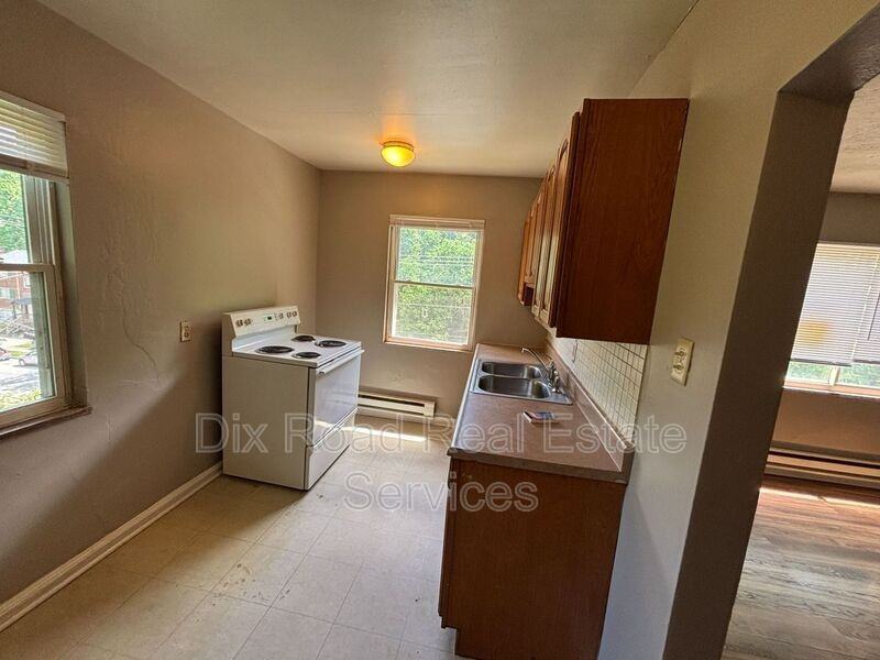 3121 Gobel Ave #3 - Photo 6 of 16