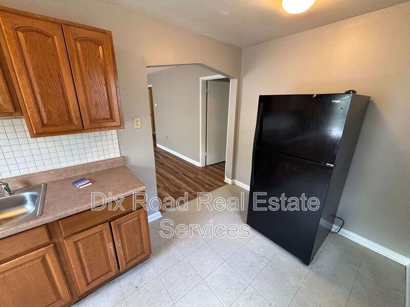 3121 Gobel Ave #3 - Photo 7 of 16
