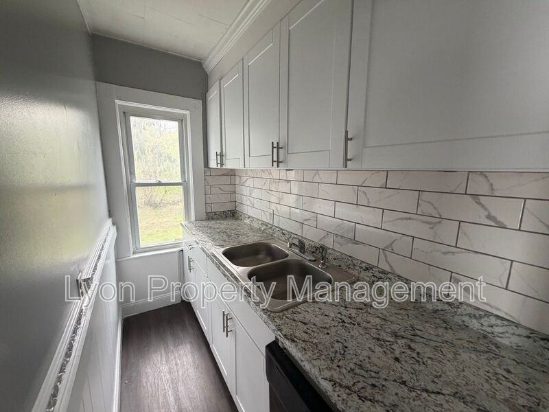 428 9th Ave #2ndFL - Photo 3 of 10