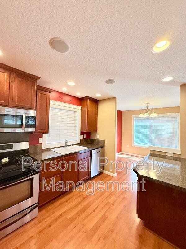 5322 Ne 95th St - Photo 6 of 31