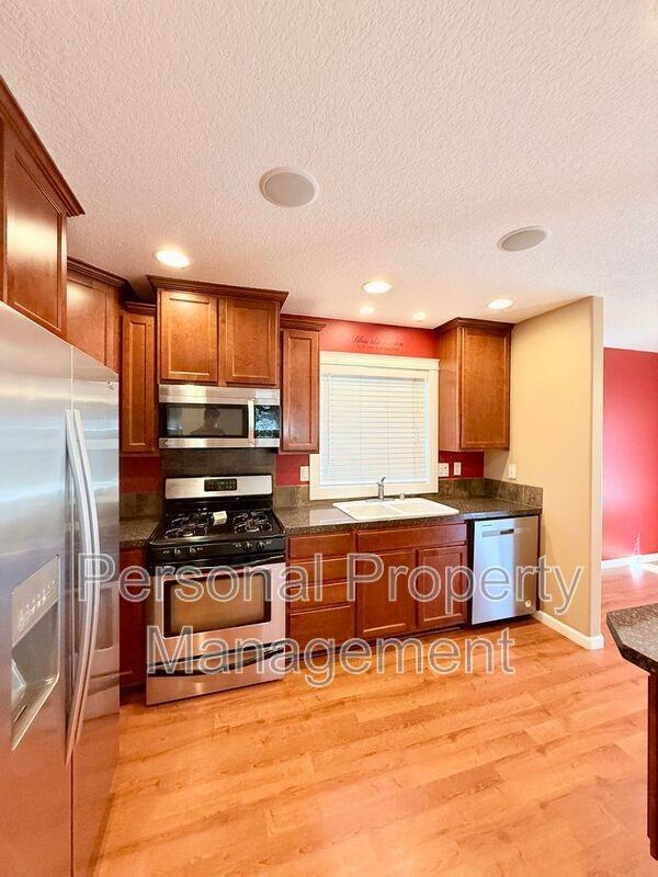 5322 Ne 95th St - Photo 7 of 31