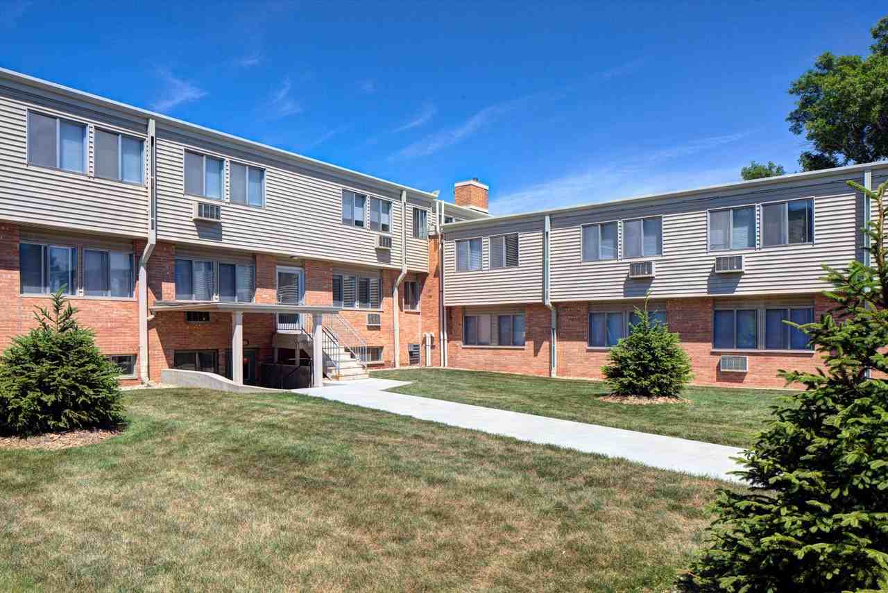 501 South Midvale Boulevard - Photo 4 of 26